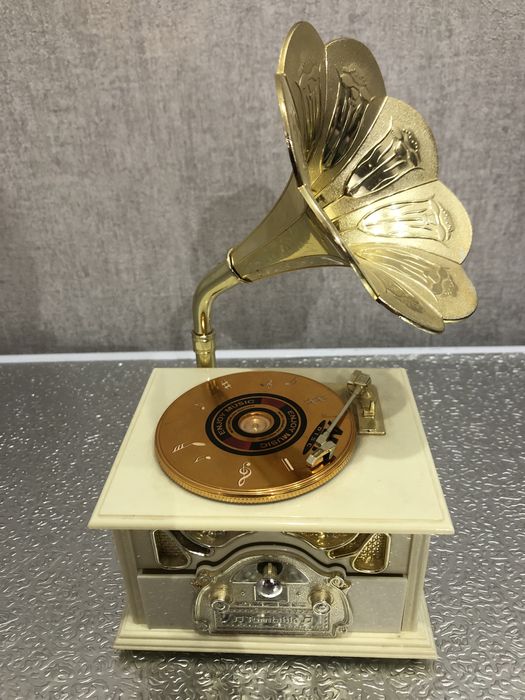 Граммофон механический