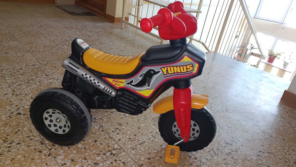 Bicicleta plastic pentru copii mici