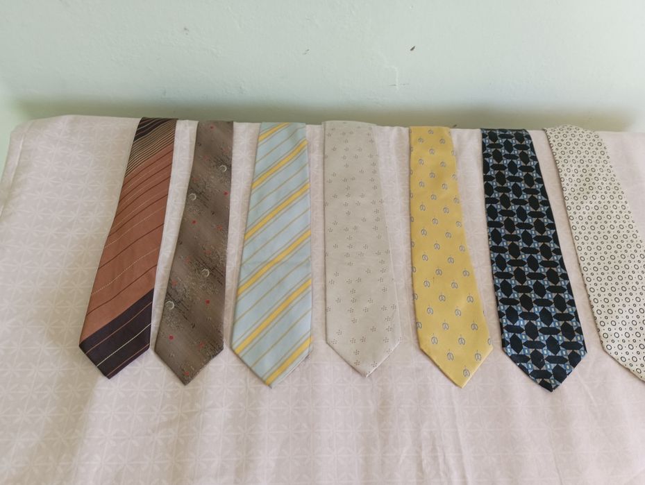 Фирменные галстуки.