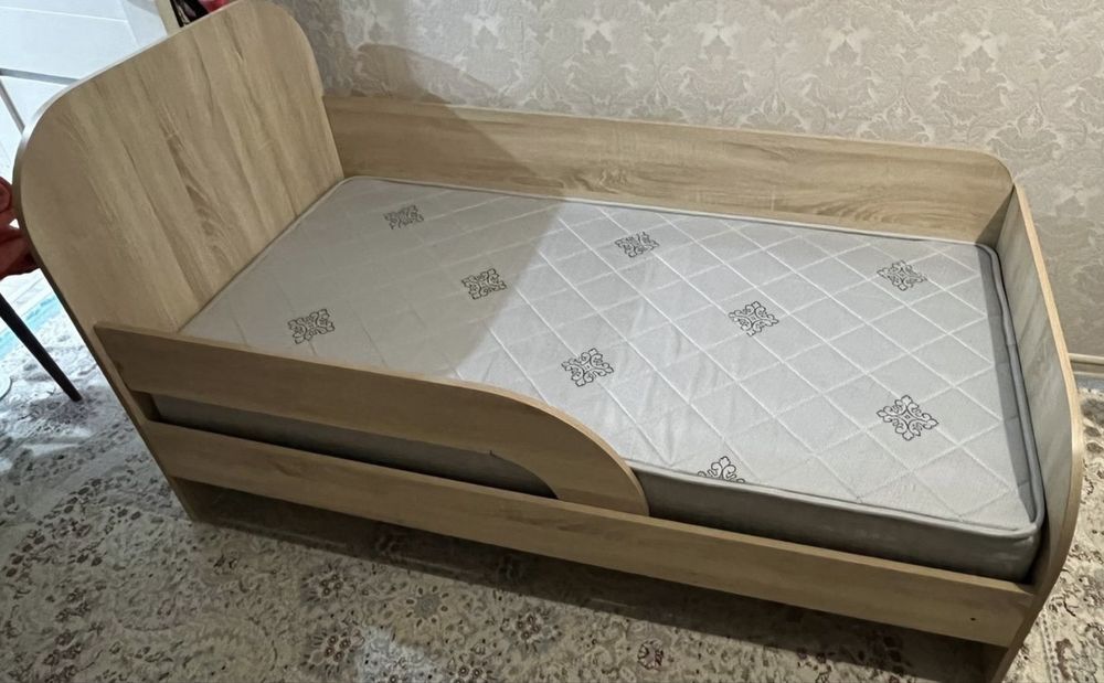 Детская кровать для спальнии