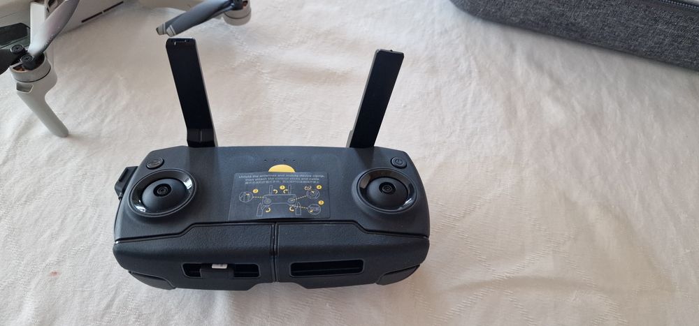 Продавам  дистанционно за DJI Mini заедно с кабелчетата