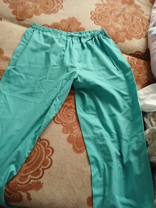 Продам костюм и белый халат