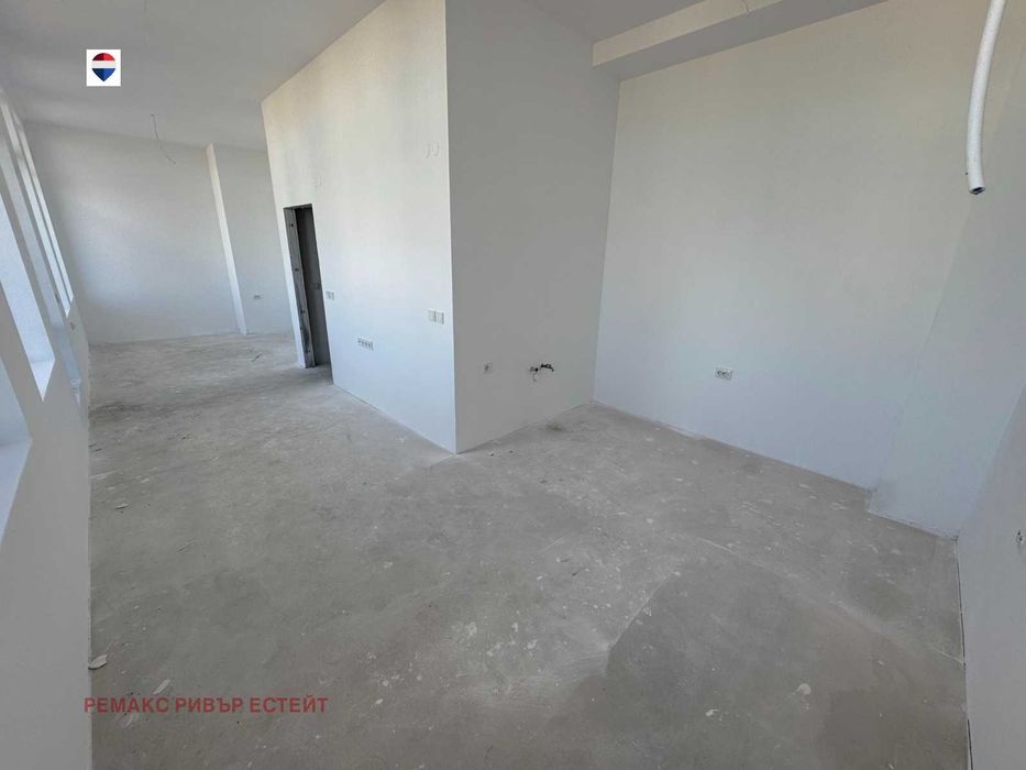 Продава се Тристаен апартамент в Русе, Здравец Изток - 146 кв.м за 959 €/кв.м - Снимка #3