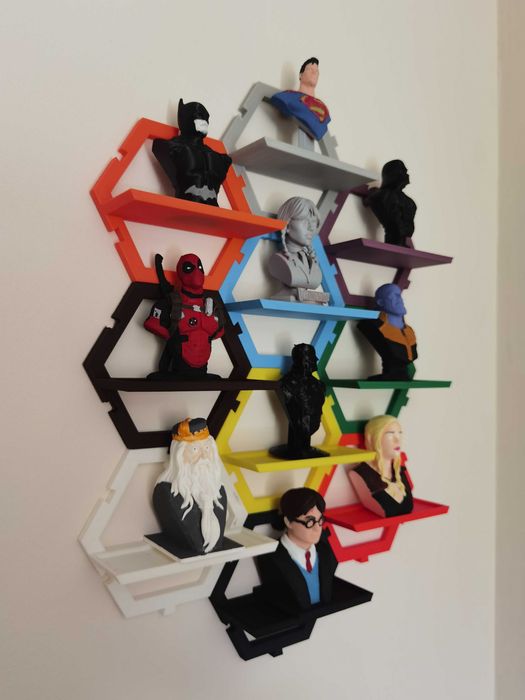 Модуларна етажерка за играчки