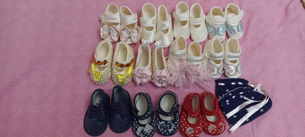 Продавам бебешки буйки\пантофки и пантофки.