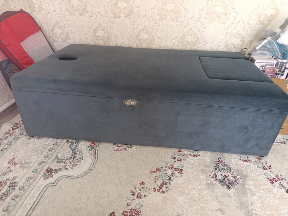 Продам 2 кушетки.Срочно!!!