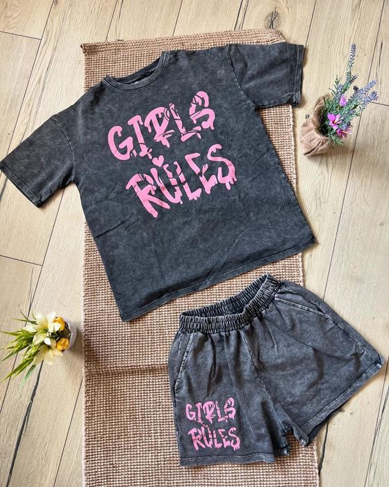 Комплекти и рокли на страхотни цени