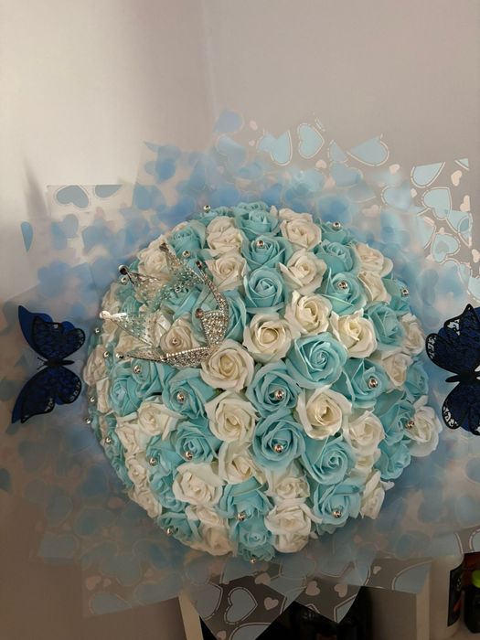Buchet de flori cu 101 trandafiri