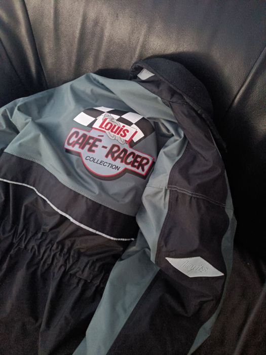 se vinde jacheta moto