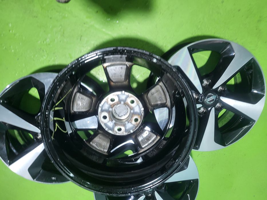 16 5x114.3 Nissan лети джанти 5х114.3