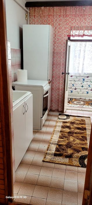 Inchirez apartament cu doua camere decomandat etaj 2 micro 21