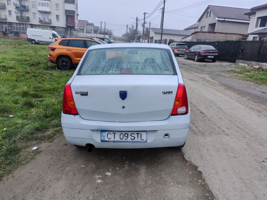 Dacia Logan benzina 1.4 an 2006  preț 1050e .