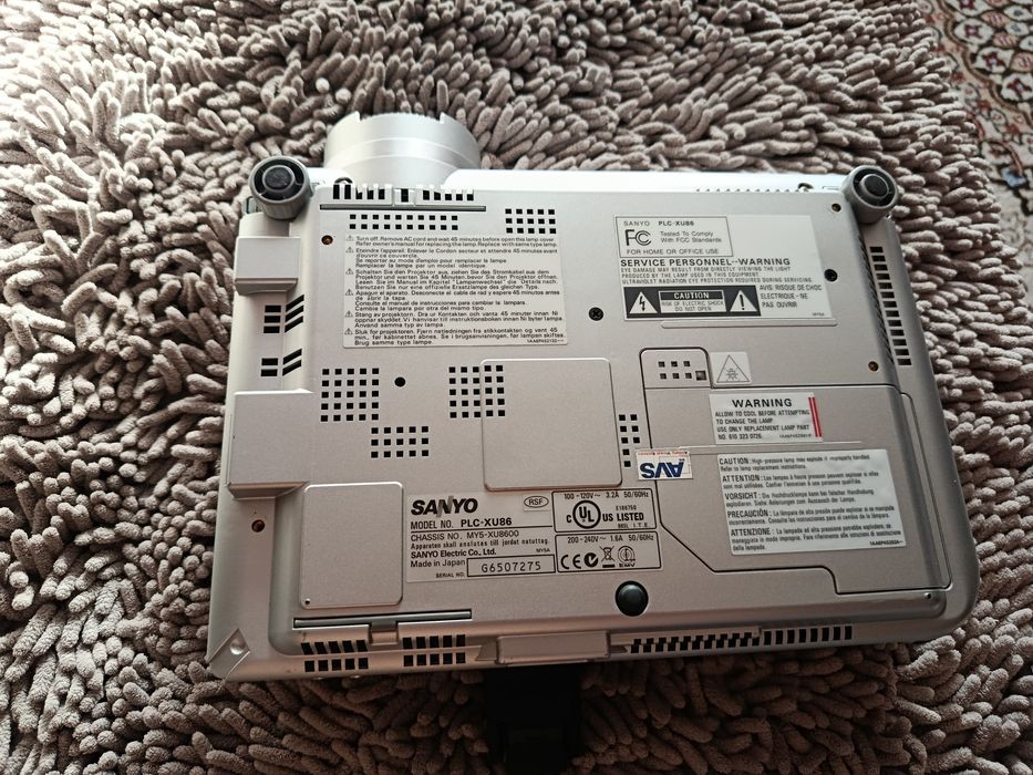 Продам проектор SANYO