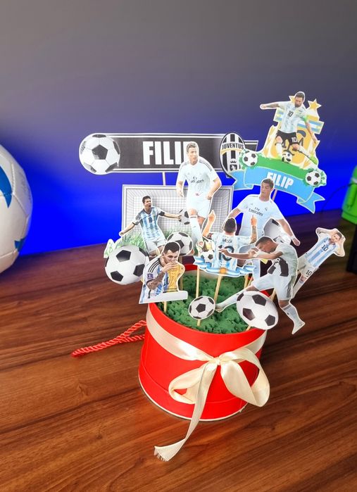 Toppere tort cu Messi și Ronaldo