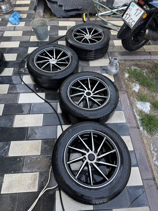 Таиота Камри 30.35 диска R16