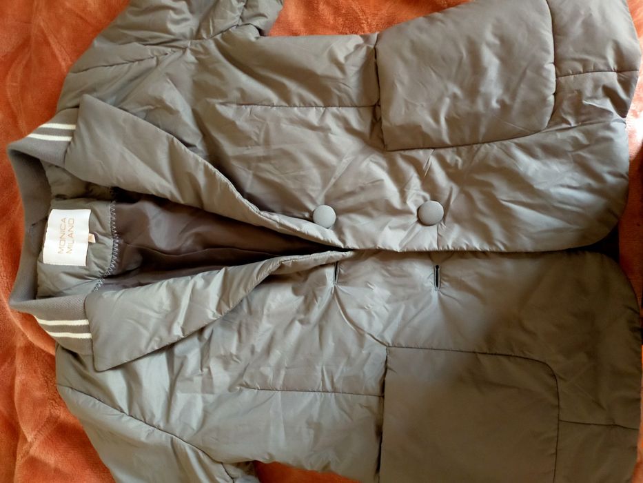 Куртка қалын емес