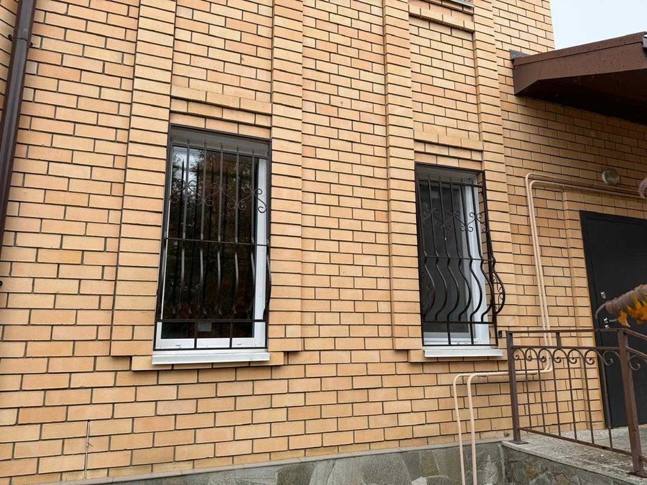 окна пластиковые, двери металл б/у