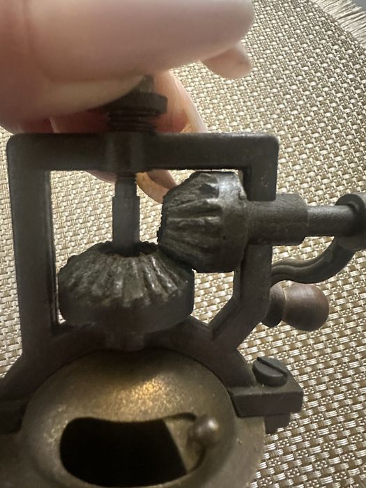 Rasnita veche mecanism tocit