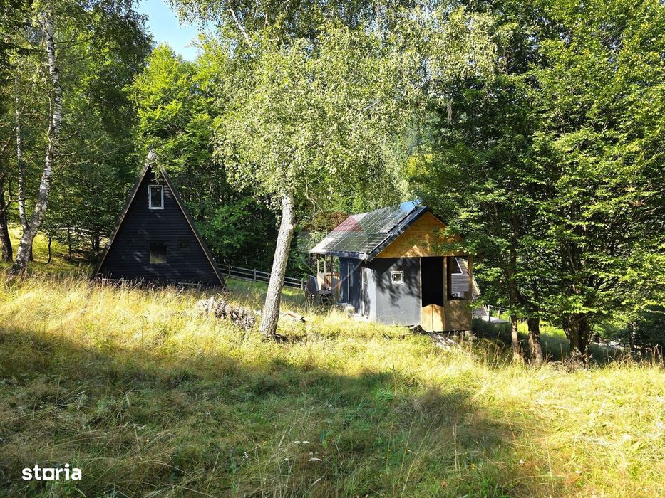 2 cabane A-Frame de vânzare, 2.700 mp, Gura Siriului