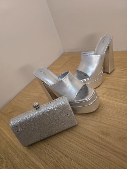 Сребърни обувки и чанта