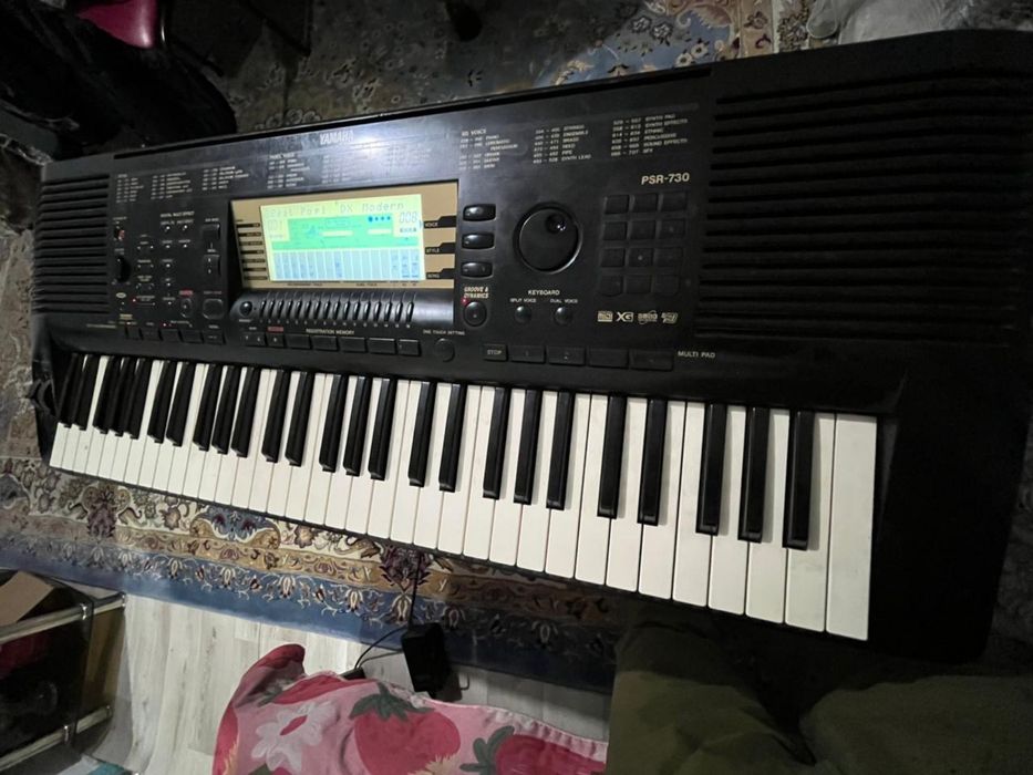 Синтезатор(Yamaha PSR-730)
