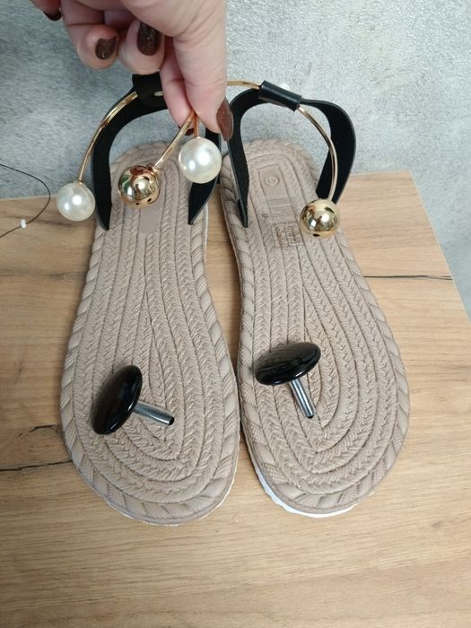 Продам босоножки