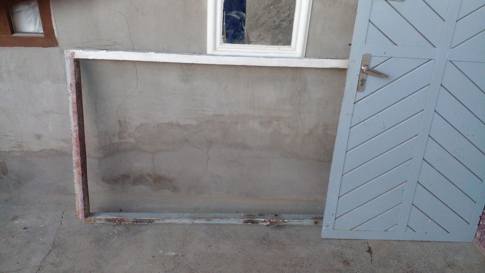 Eshik srochna sotiladi