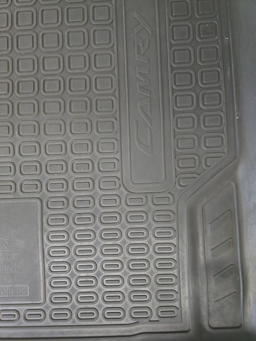 Продам коврики резиновые камри 50-55