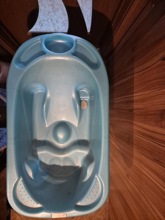 Бебешки леген за къпане със сгъваема стойка