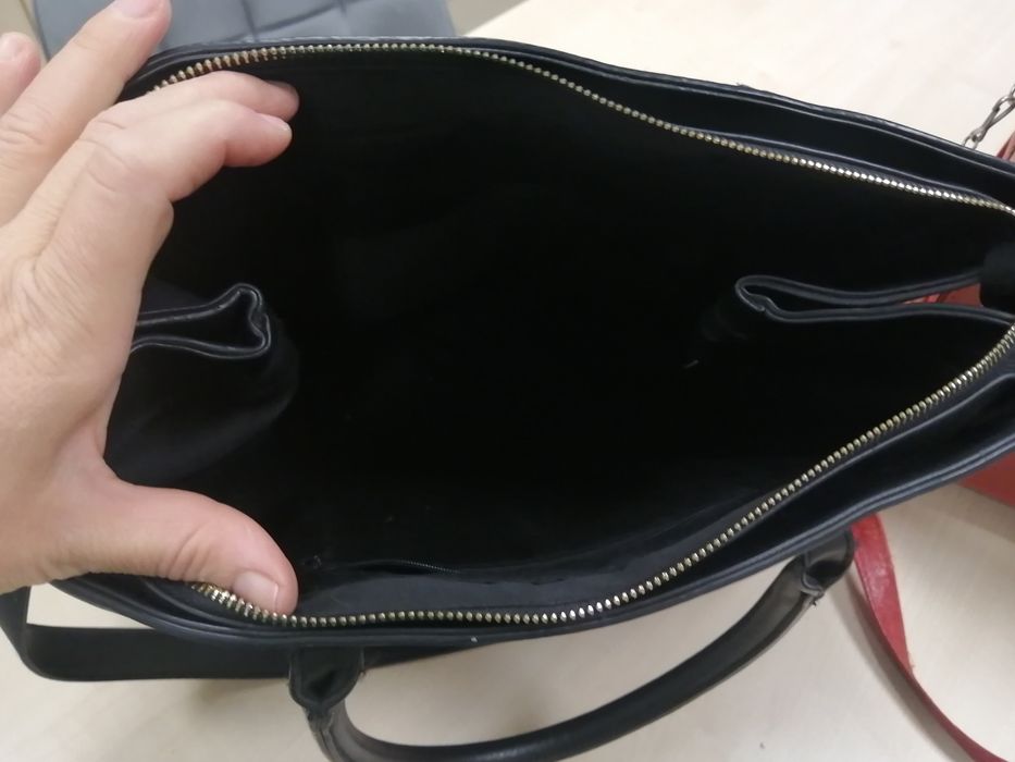 Geanta mărime medie spre mare foarte frumoasă și incapatoare