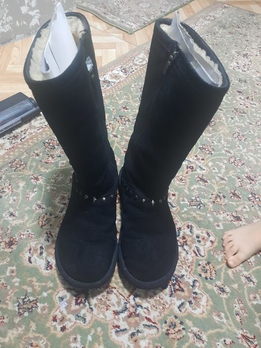 Продам сапожки угги замшевые