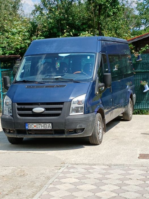 Ford transit de persoane