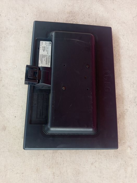 Монитор диагональ 19 .