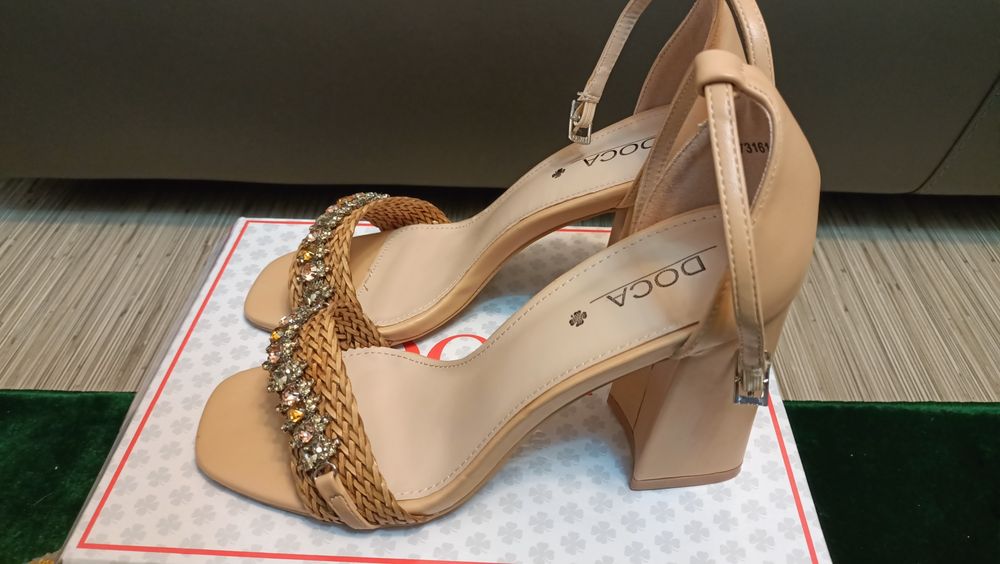 Sandale crem cu toc, model deosebit, noi, marimea 39