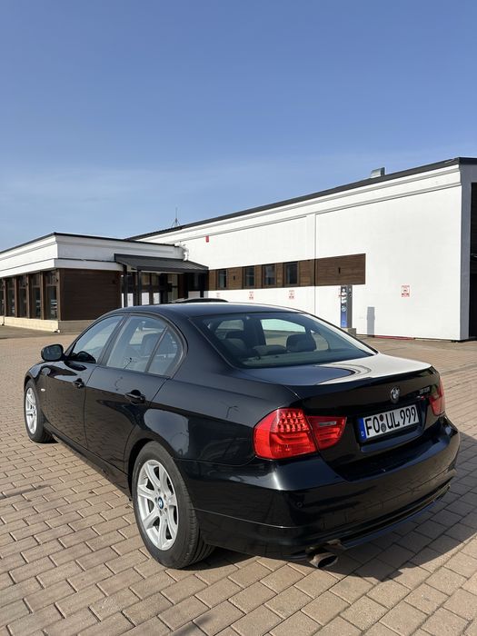 BMW 318i / 2009 / 156.000 km / manuala