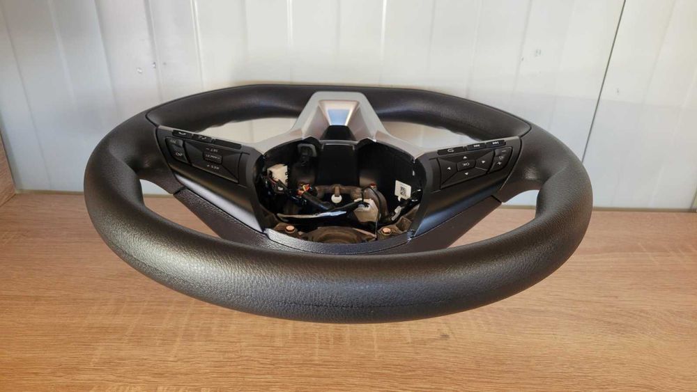 Продавам уникален мулти волан за Nissan Qashqai Micra K14 2018 - 2023