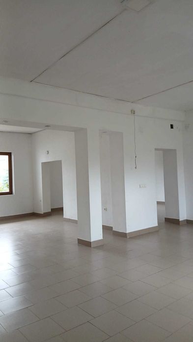 Inchiriez parterul unui spatiu comercial in Novaci, Gorj, in suprafata de aproximativ 150 mp. Relatii la telefon +40764369692 .