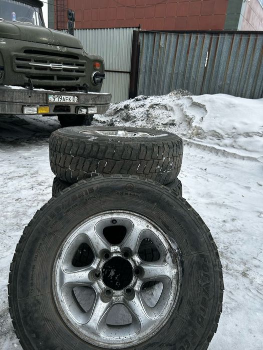 Продам диски с шинами от Митсубиси Монтеро