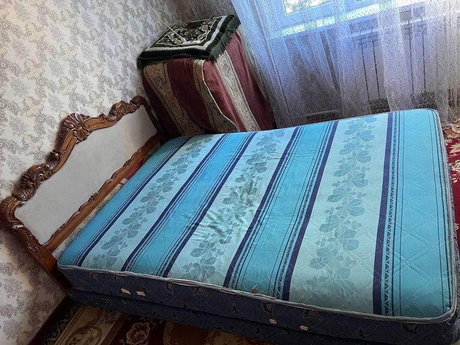 Срочно продается двухспальная кровать с матрасом. Состояние отличное.