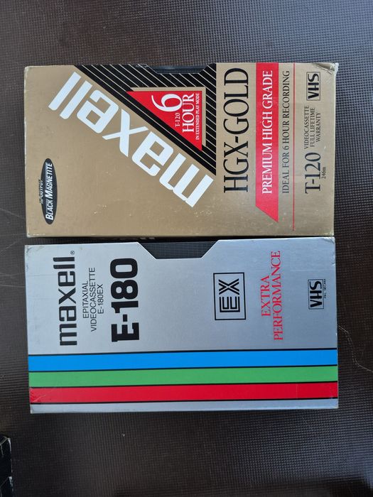 Vând lot 11 casete video VHS originale Maxell 120,180 minute cu filme