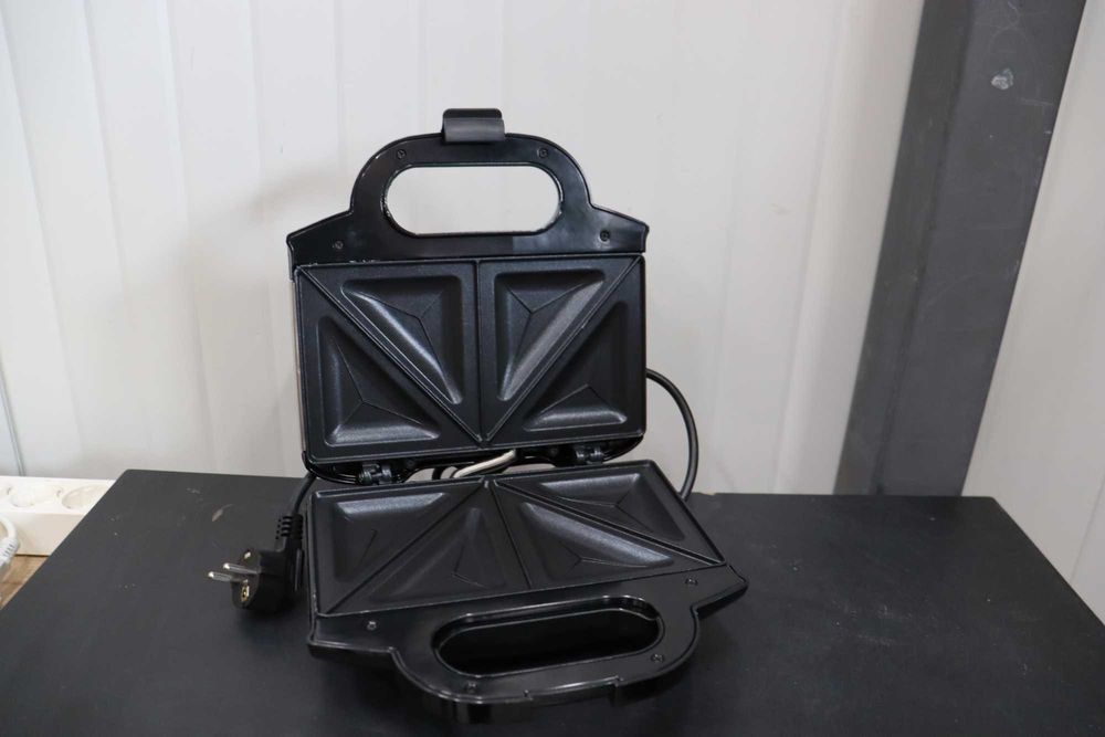 Уред за сандвичи Tefal SM1552 ultracompact, лек ДЕФЕКТ