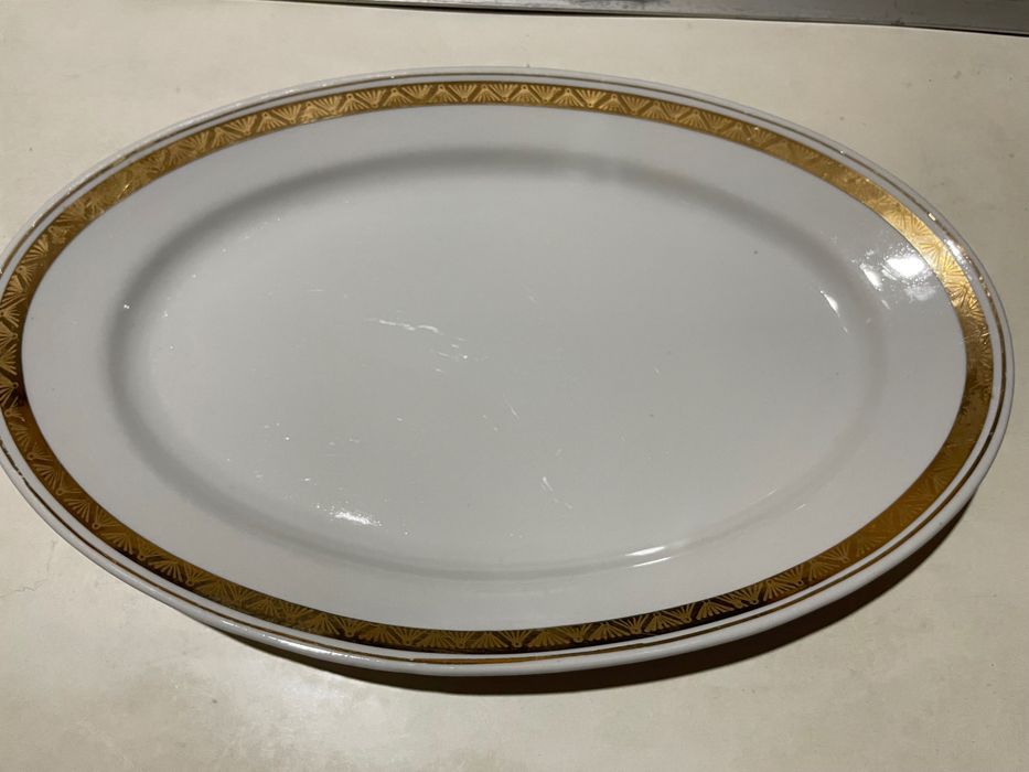 Голямо елипсовидно, порцеланово плато с маркировка