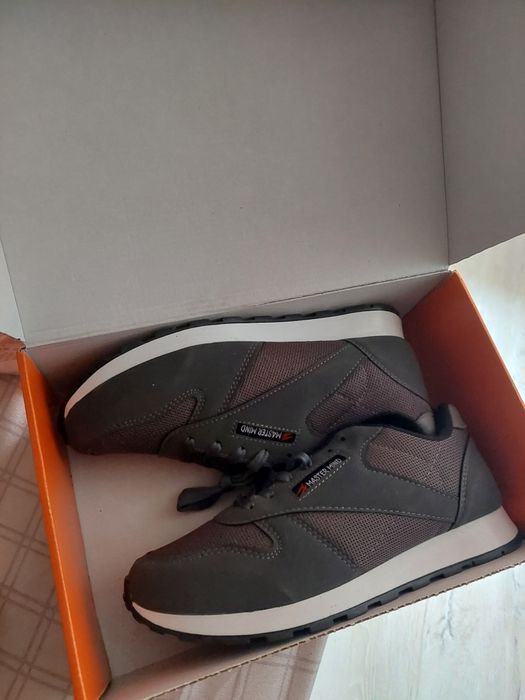 Oferta Adidașii Bărbați Noi Nr 40 la cutie calitate foarte bună