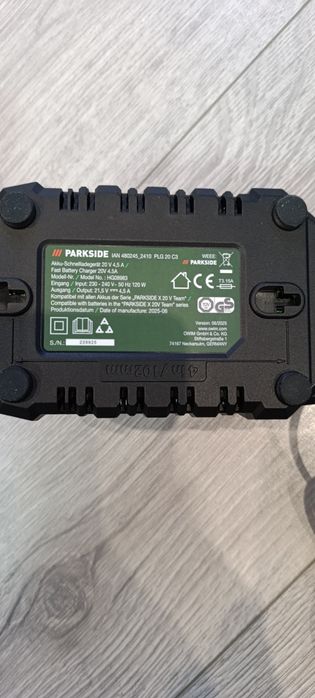 продавам зарядно и батерия парксайд