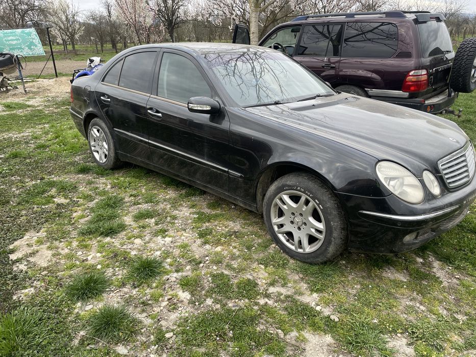 Dezmembrez Mercedes  E 220 cdi W 211