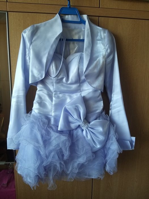 Елегантна рокля с ръкави