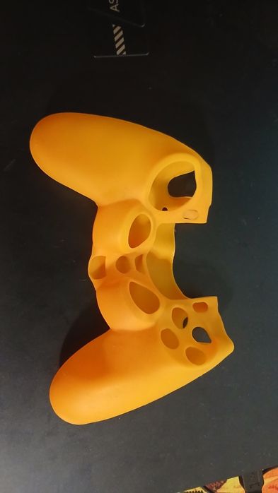 Оранжев кейс и оранжеви капачки за PS4 joystick