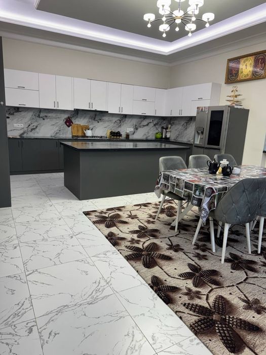 uy sotiladi. yahshi narhda