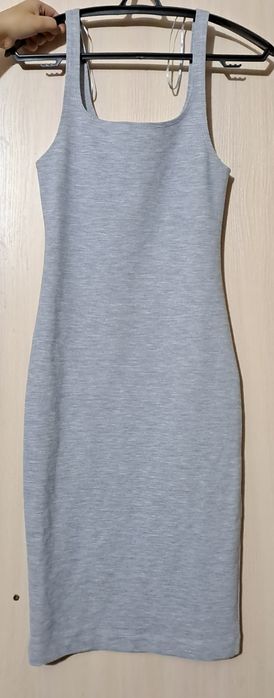 Продам платья для подростков