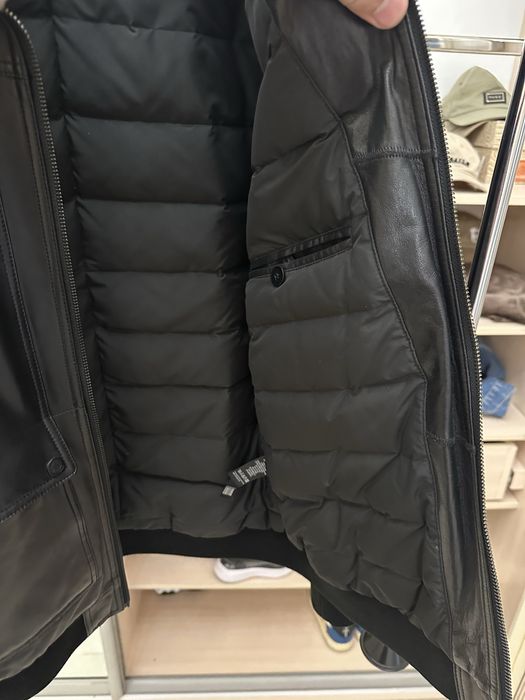 продам кожанную куртку Moncler